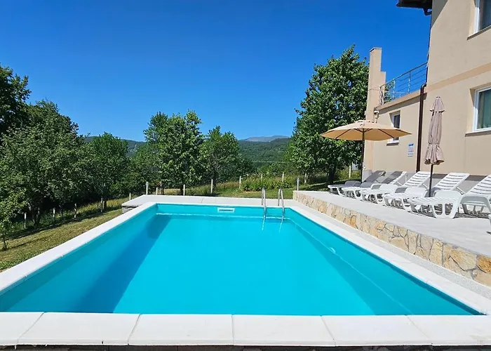 Villa Green Oasis With Pool